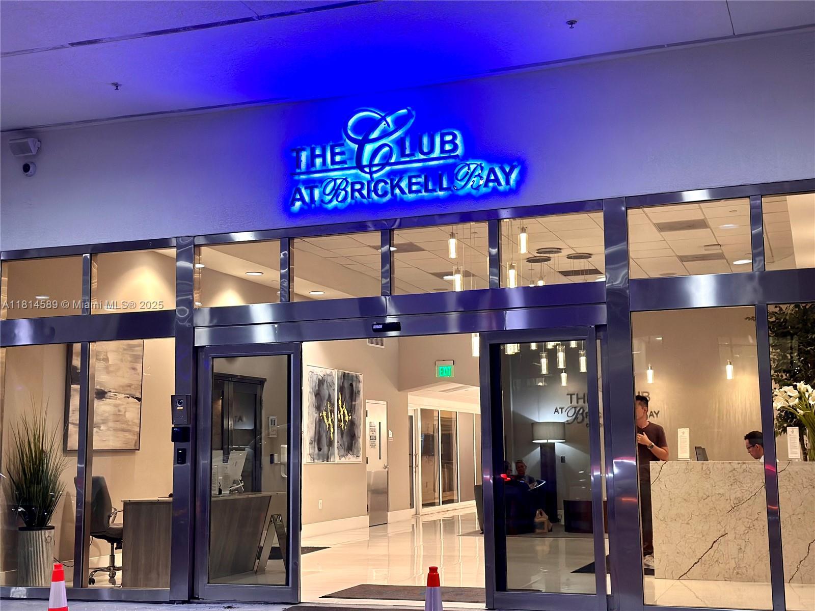 1200 Brickell Bay Dr #1617, Miami FL 33131