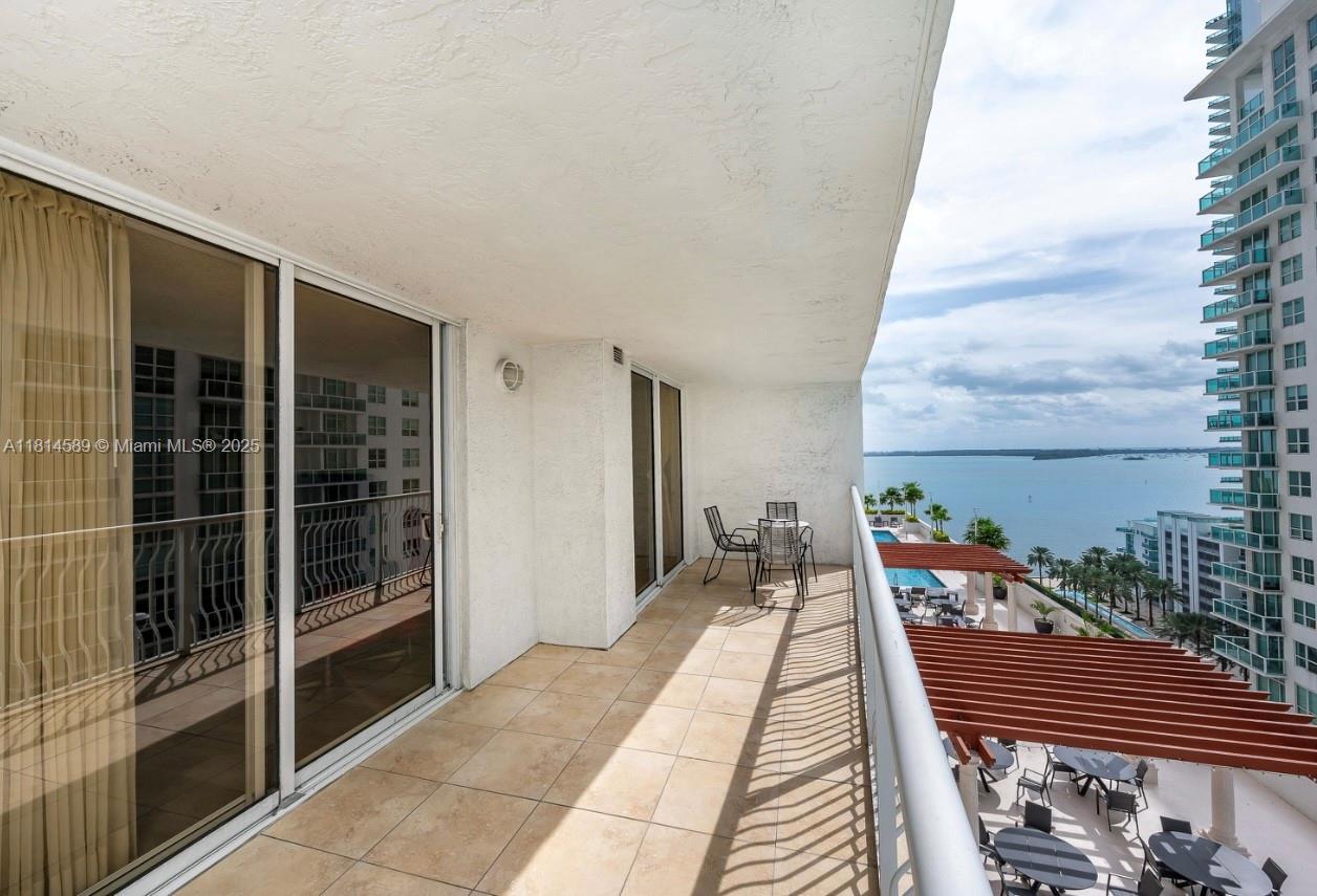 1200 Brickell Bay Dr #1617, Miami FL 33131