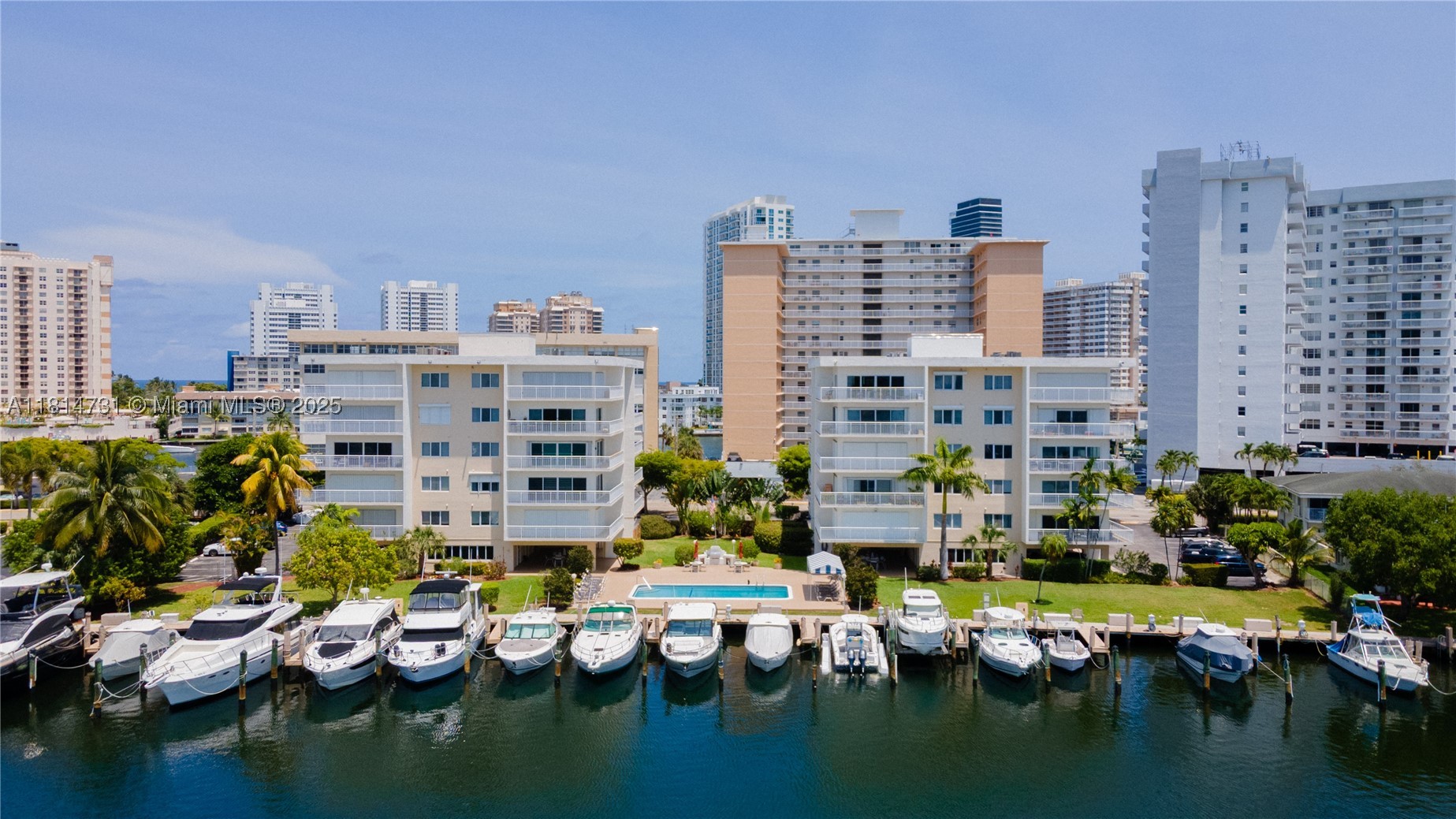 120 Golden Isles Dr #33B, Hallandale Beach FL 33009