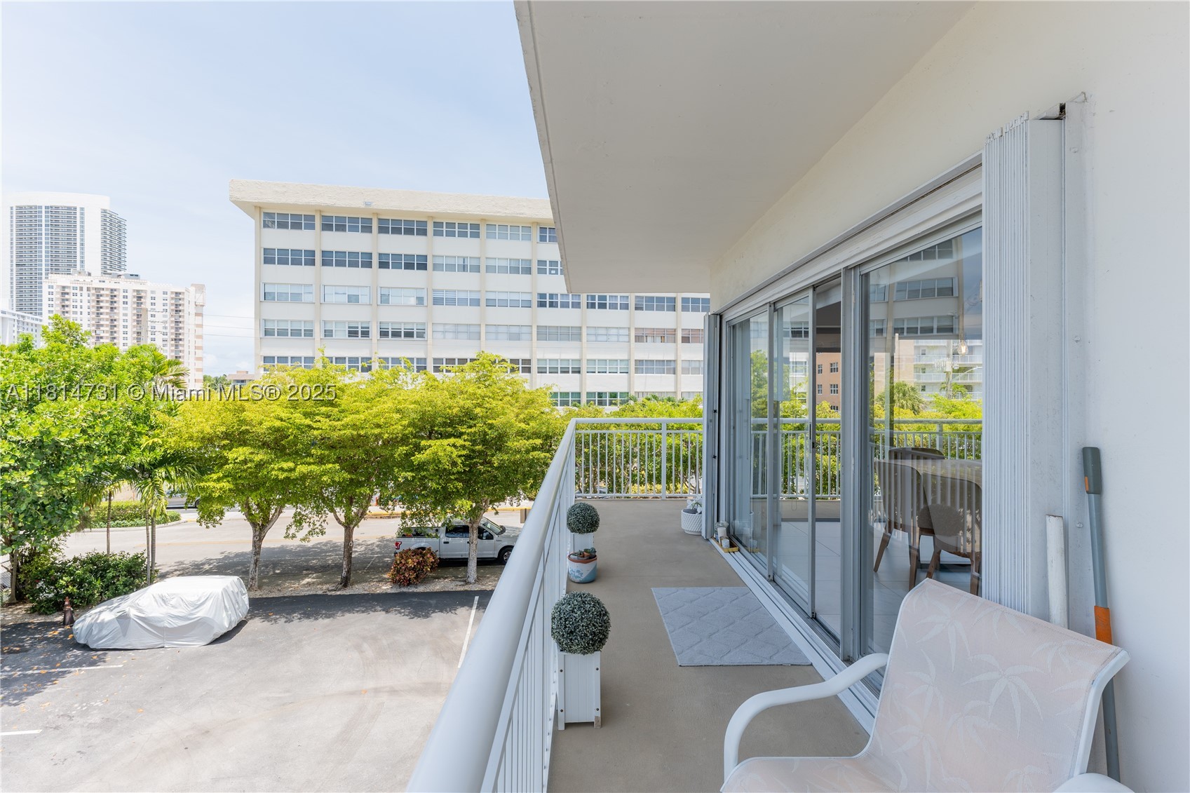120 Golden Isles Dr #33B, Hallandale Beach FL 33009