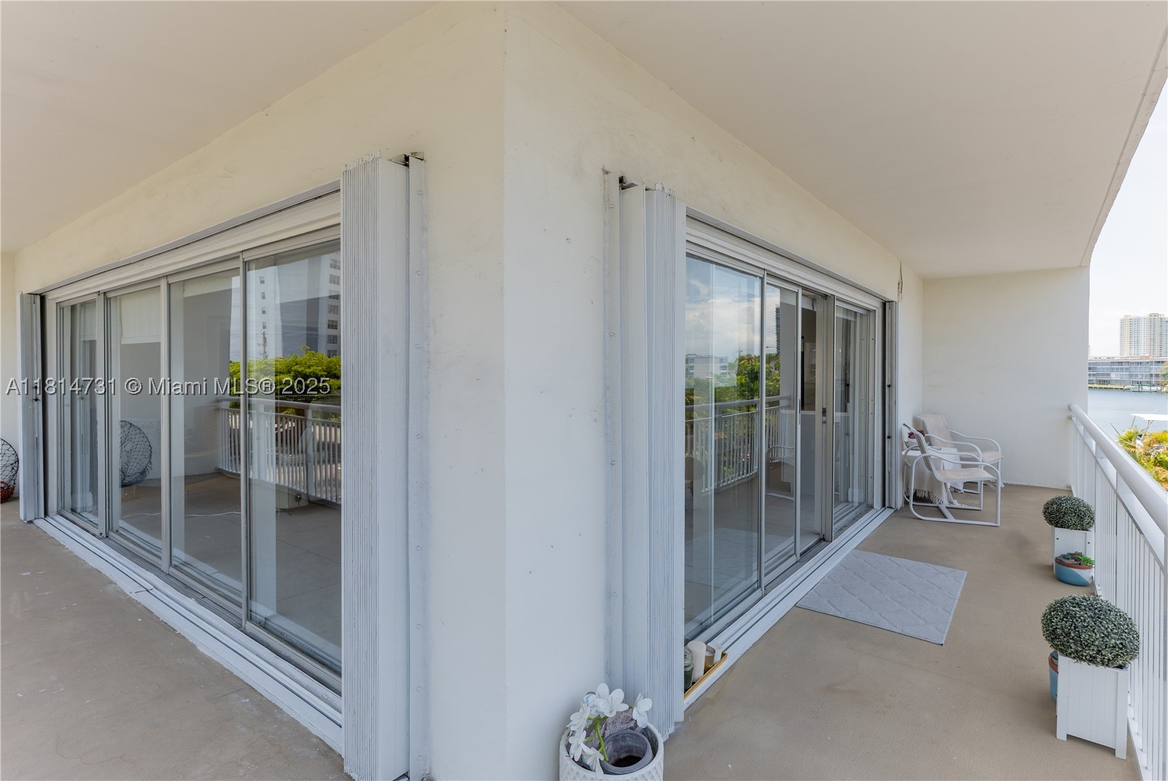 120 Golden Isles Dr #33B, Hallandale Beach FL 33009
