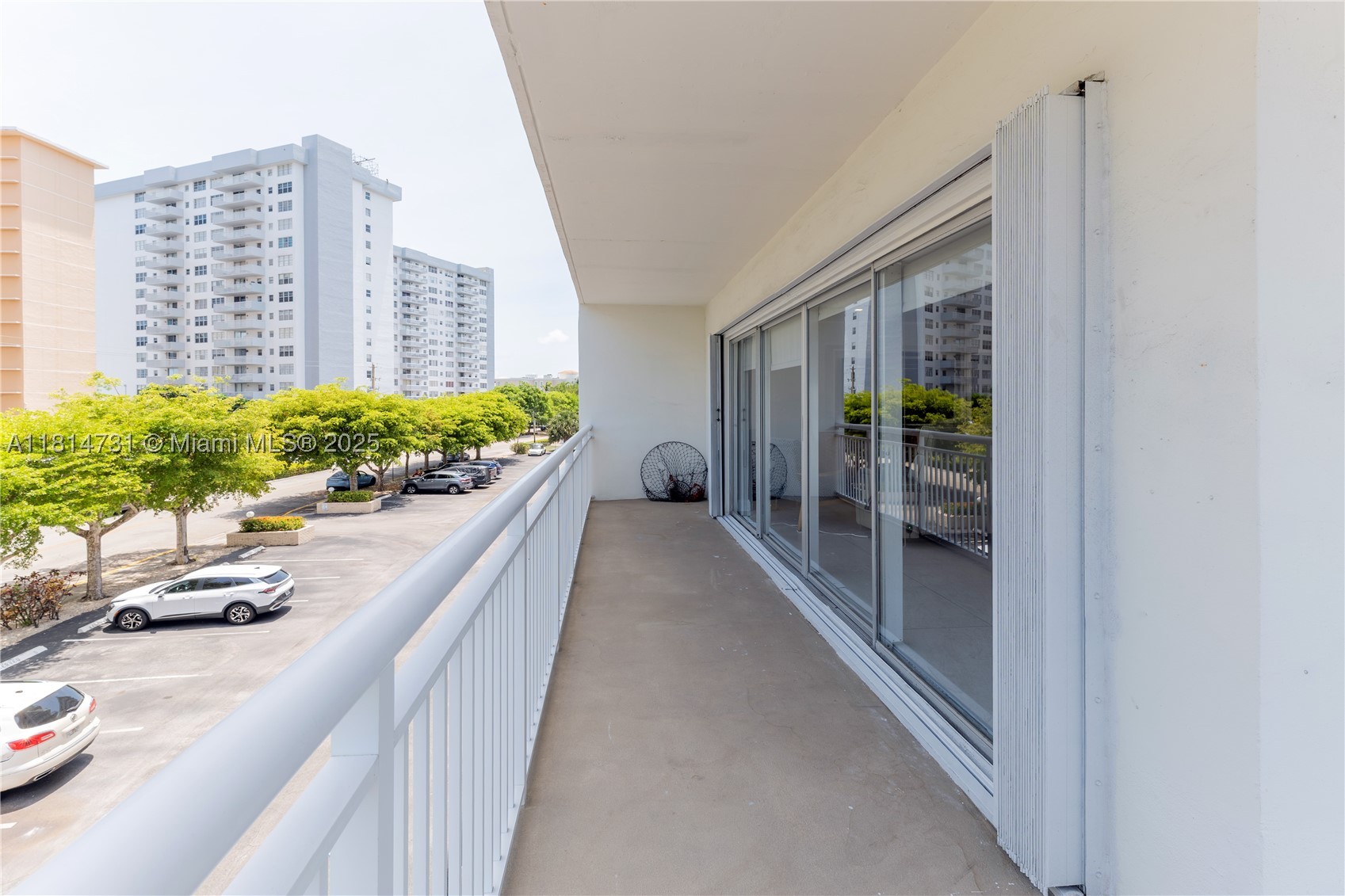 120 Golden Isles Dr #33B, Hallandale Beach FL 33009