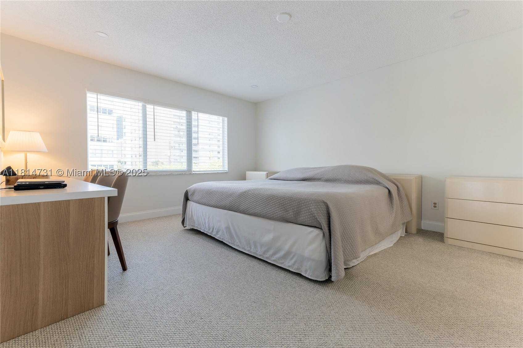 120 Golden Isles Dr #33B, Hallandale Beach FL 33009