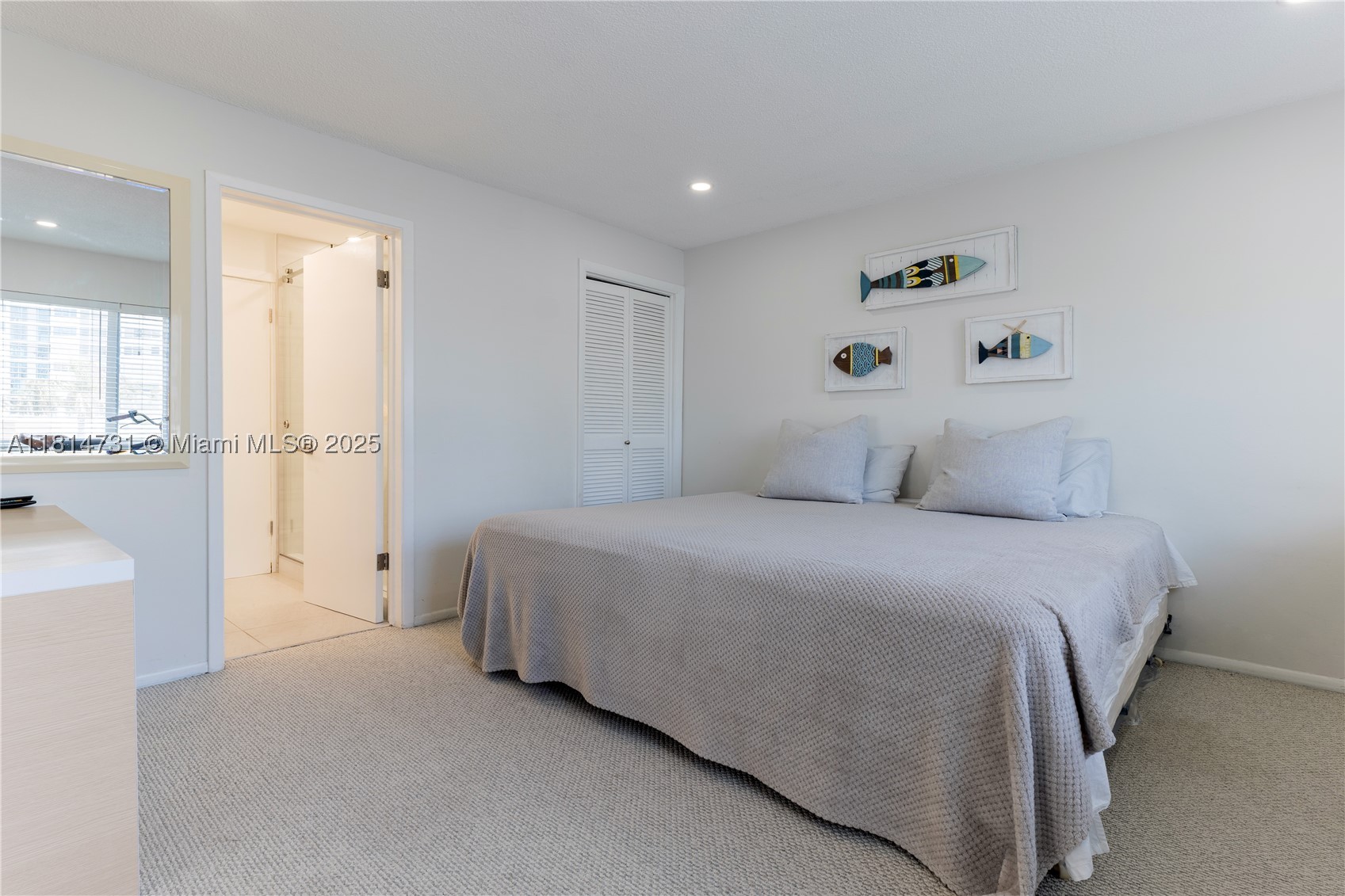 120 Golden Isles Dr #33B, Hallandale Beach FL 33009