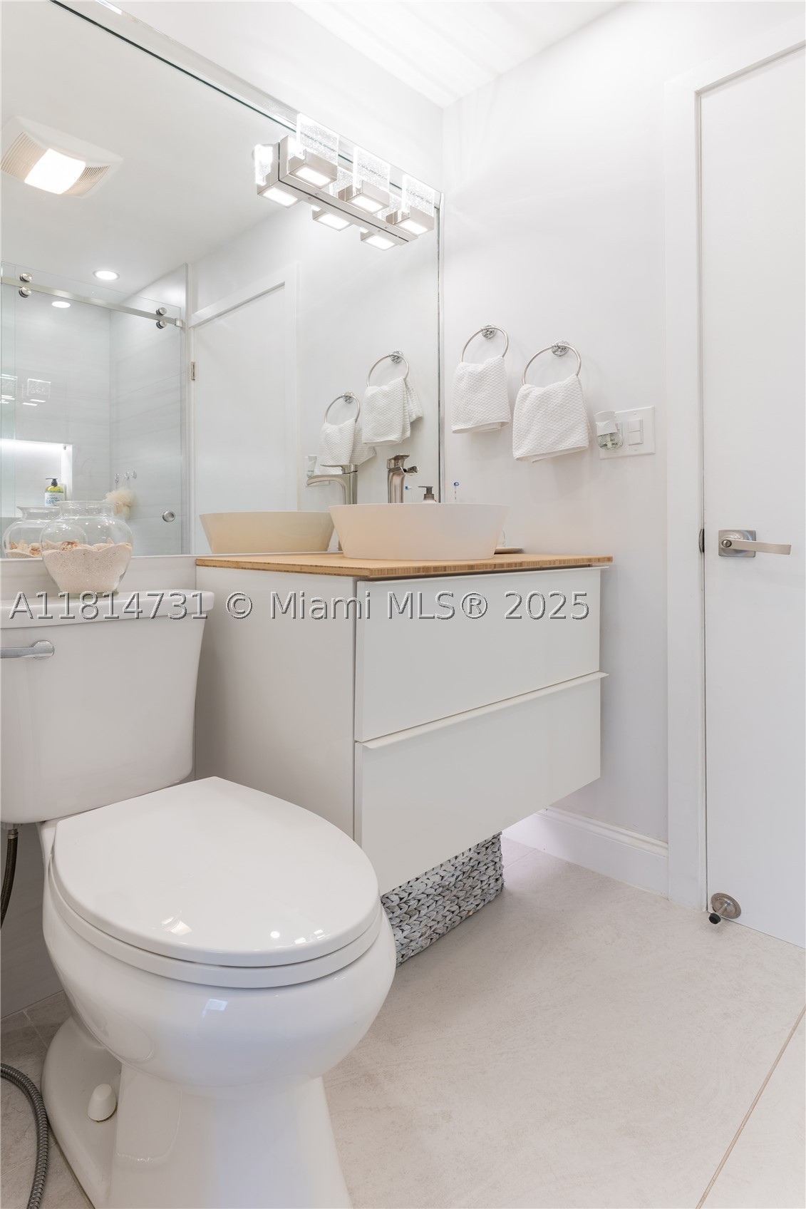 120 Golden Isles Dr #33B, Hallandale Beach FL 33009