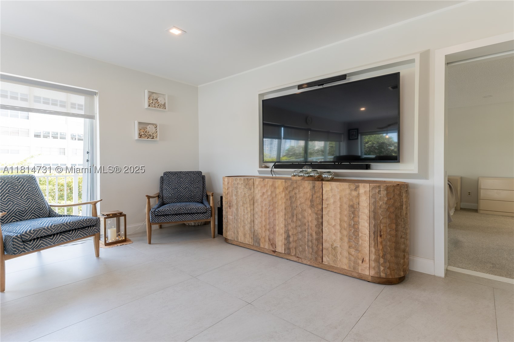 120 Golden Isles Dr #33B, Hallandale Beach FL 33009