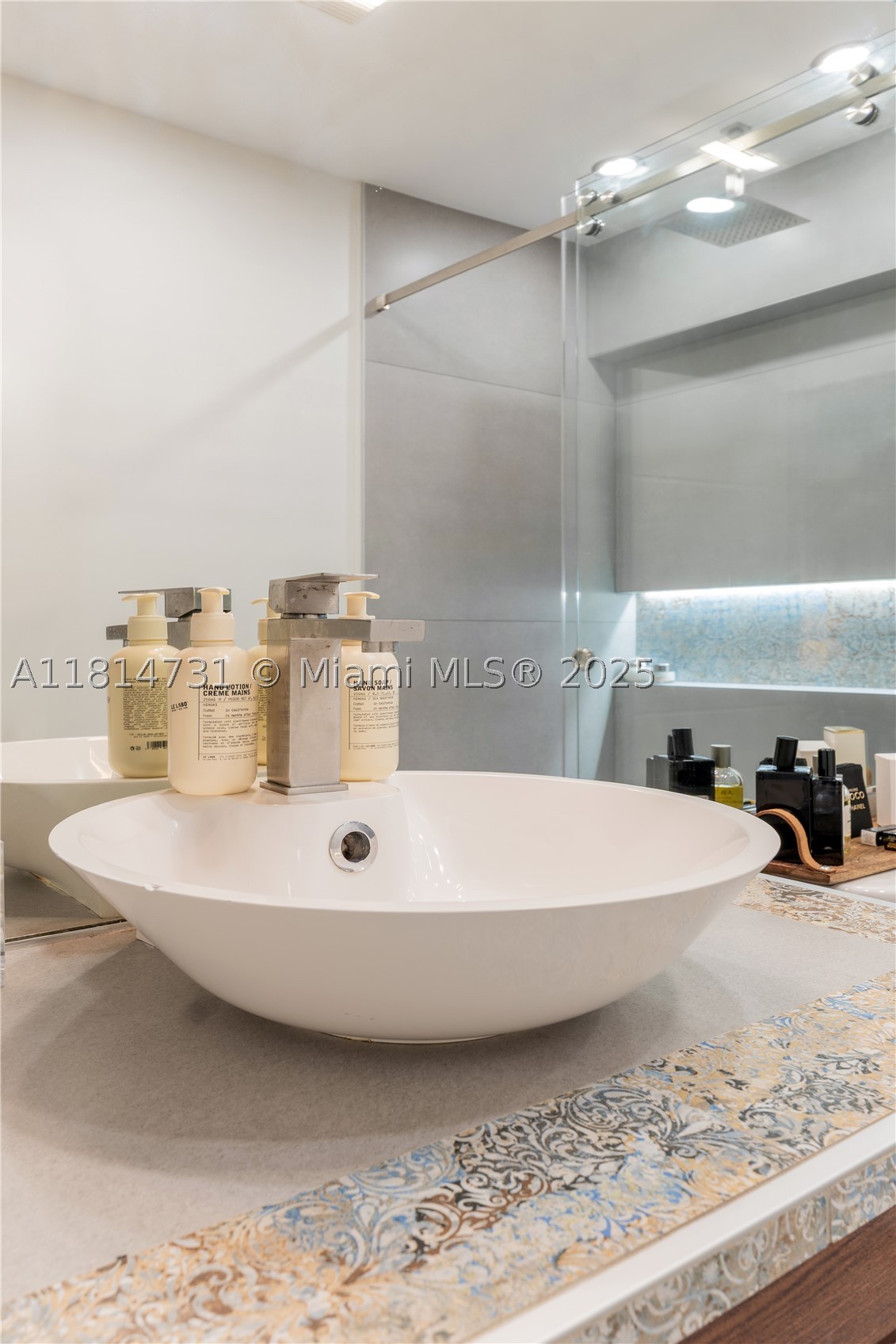 120 Golden Isles Dr #33B, Hallandale Beach FL 33009