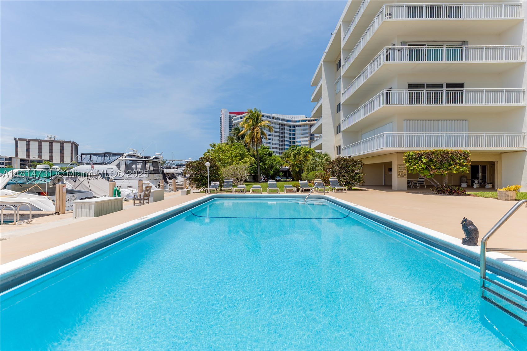 120 Golden Isles Dr #33B, Hallandale Beach FL 33009