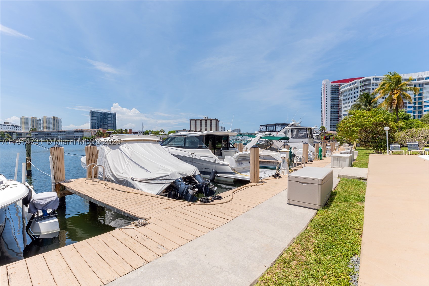 120 Golden Isles Dr #33B, Hallandale Beach FL 33009