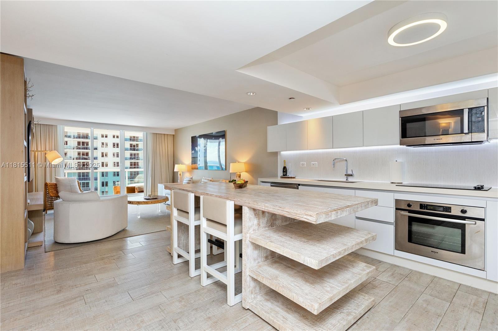 102 24th St #1112, Miami Beach FL 33139