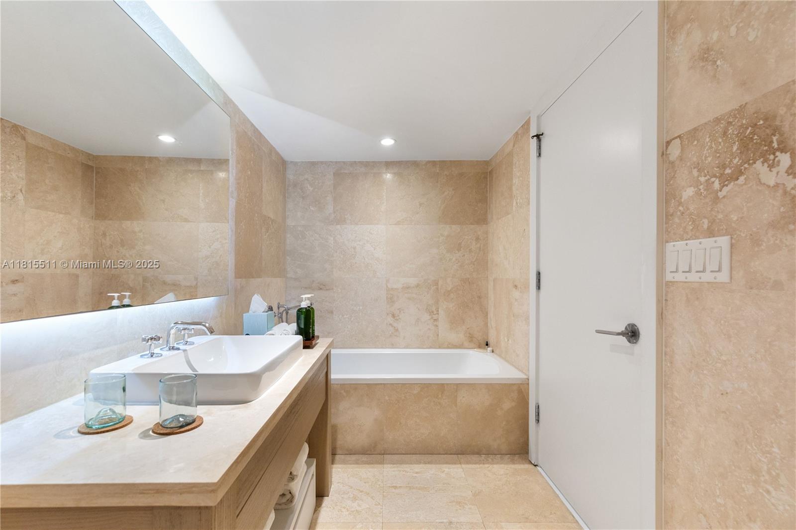 102 24th St #1112, Miami Beach FL 33139