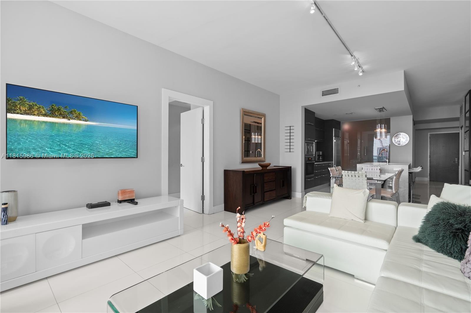 900 Biscayne Blvd #2408, Miami FL 33132
