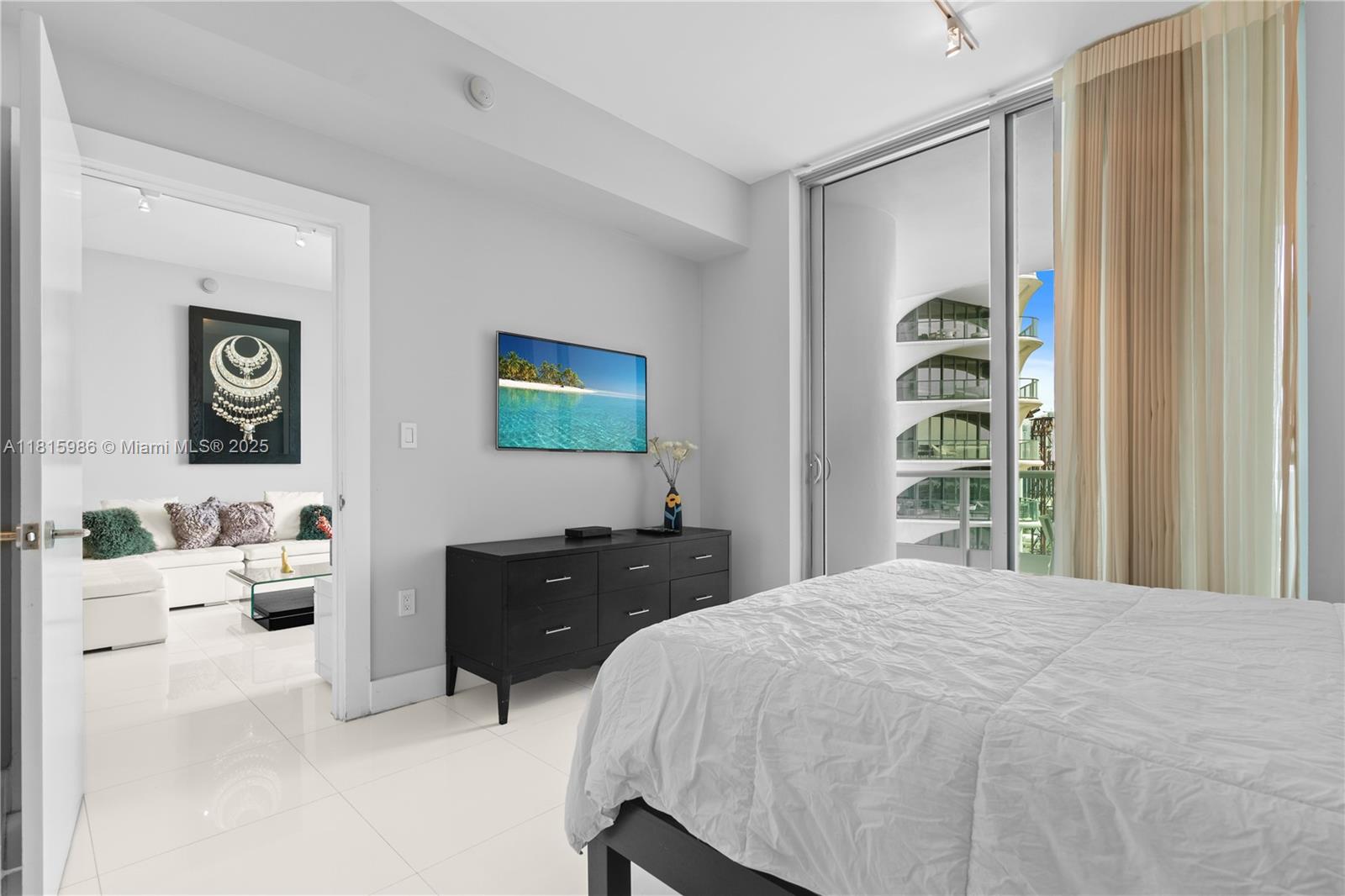 900 Biscayne Blvd #2408, Miami FL 33132