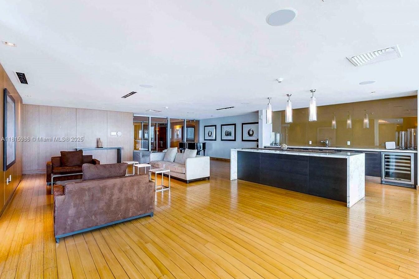 900 Biscayne Blvd #2408, Miami FL 33132