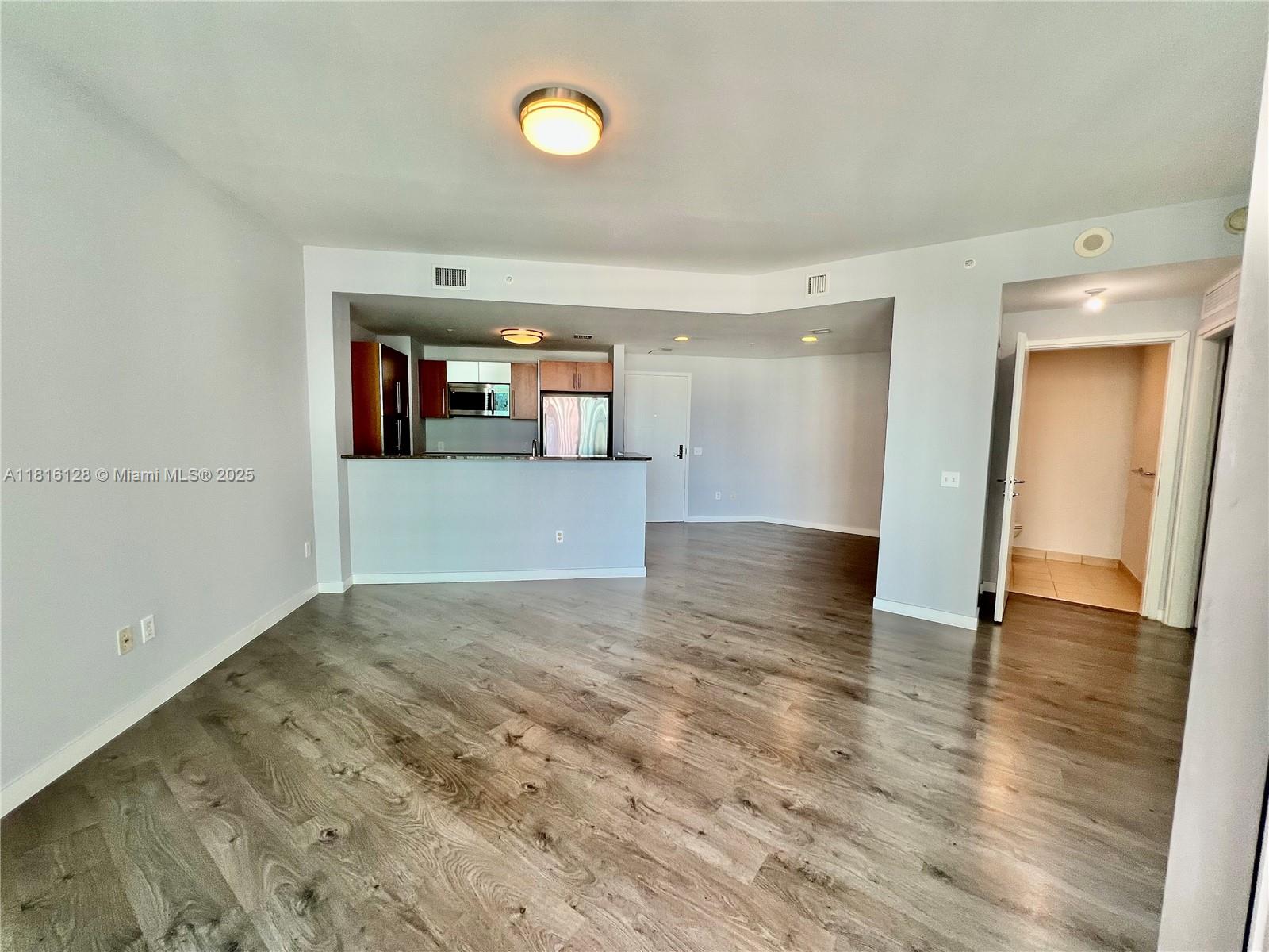 300 S Biscayne Blvd #2705, Miami FL 33131