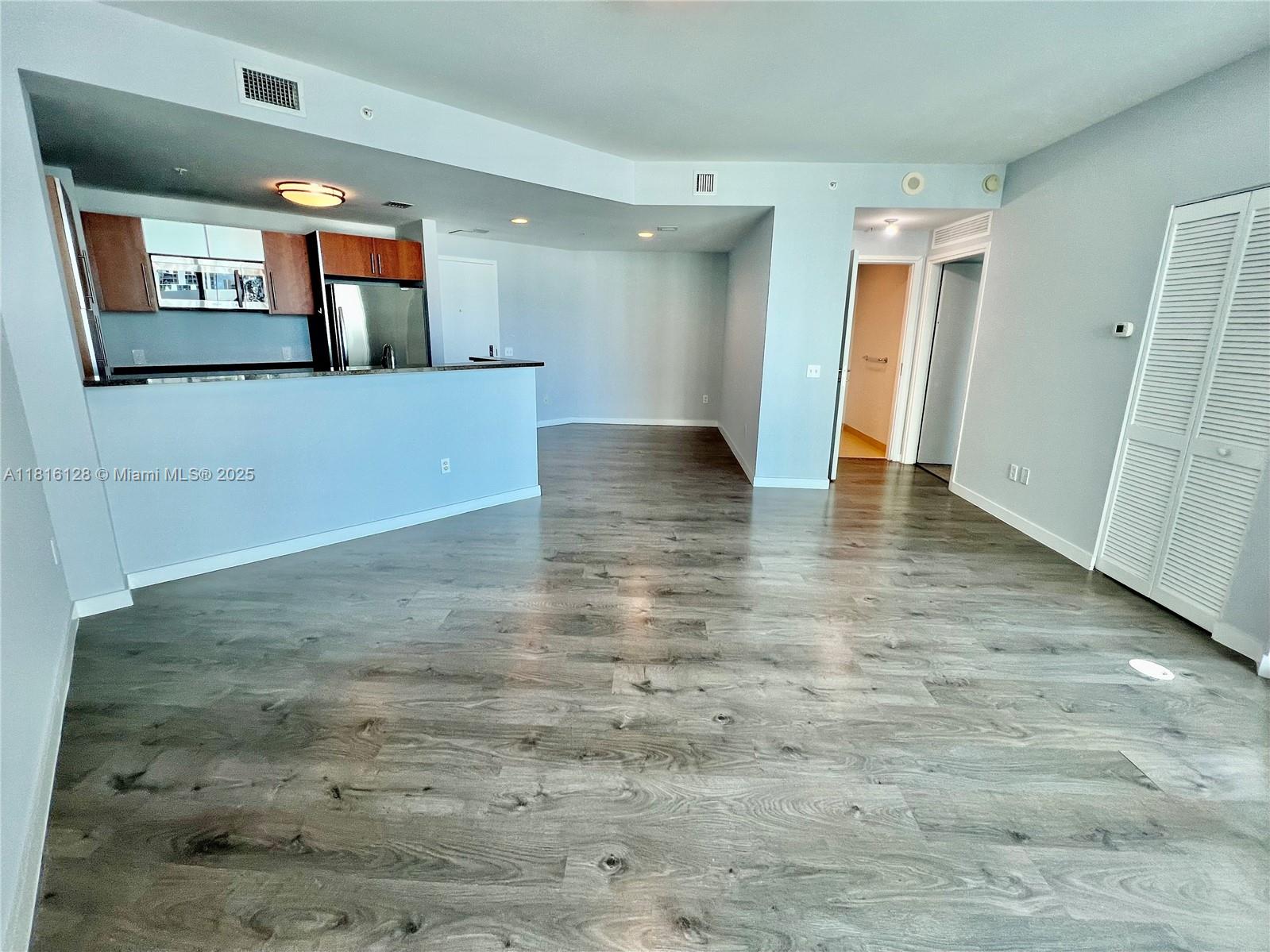 300 S Biscayne Blvd #2705, Miami FL 33131