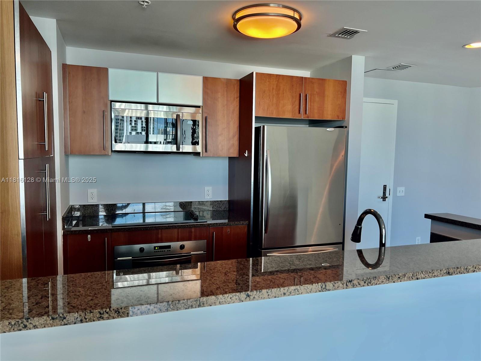 300 S Biscayne Blvd #2705, Miami FL 33131