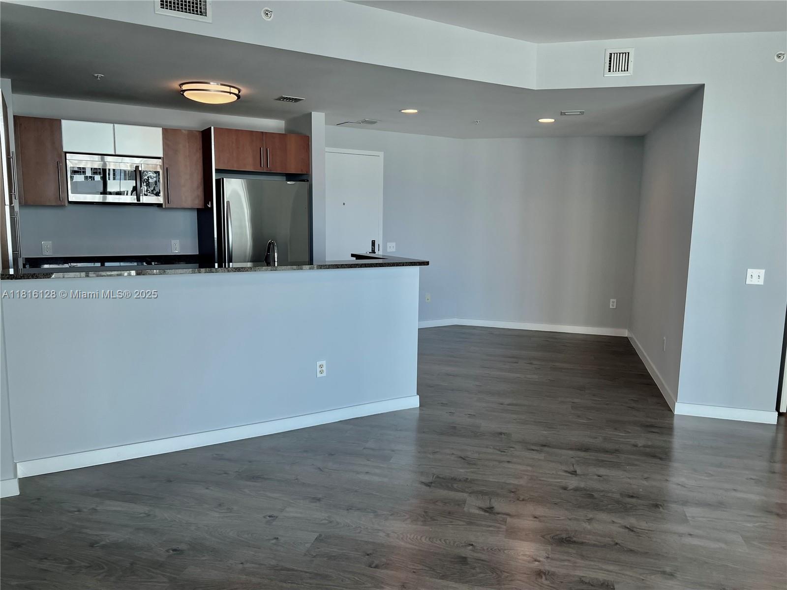 300 S Biscayne Blvd #2705, Miami FL 33131