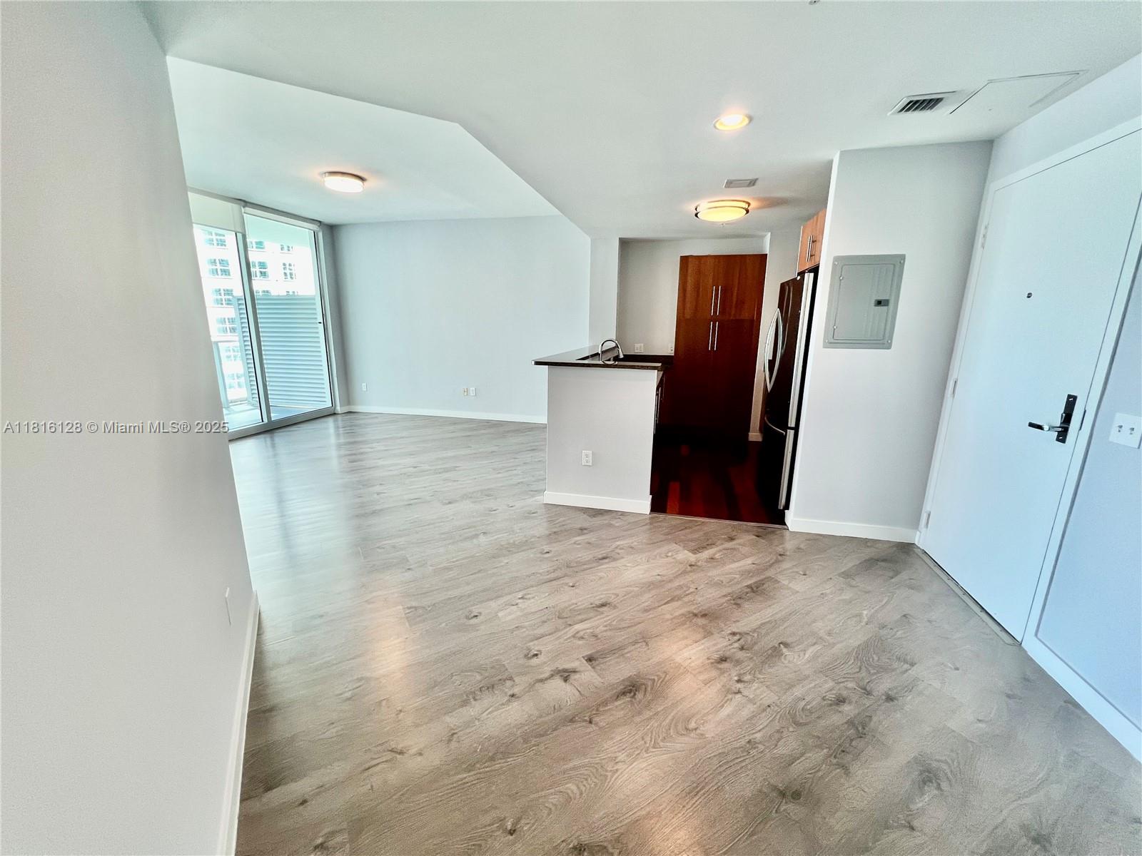 300 S Biscayne Blvd #2705, Miami FL 33131