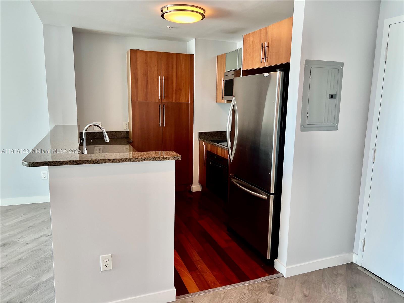 300 S Biscayne Blvd #2705, Miami FL 33131
