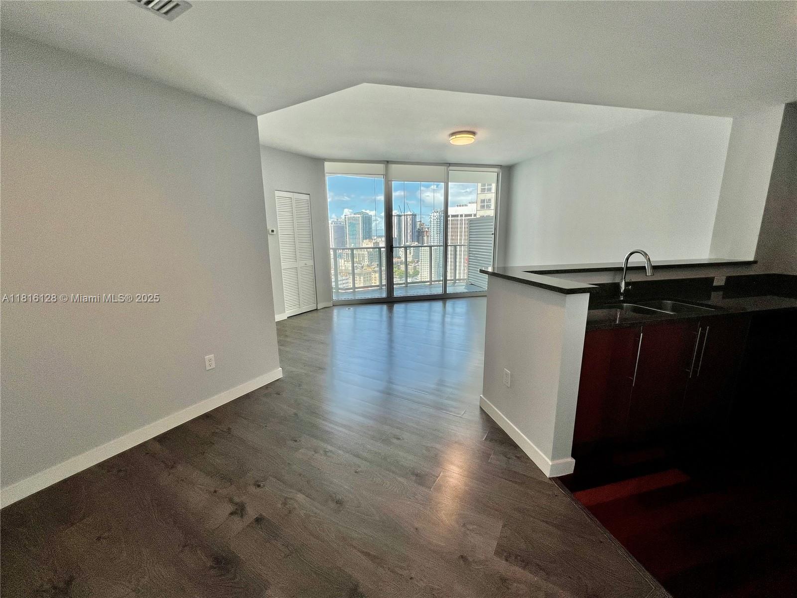 300 S Biscayne Blvd #2705, Miami FL 33131