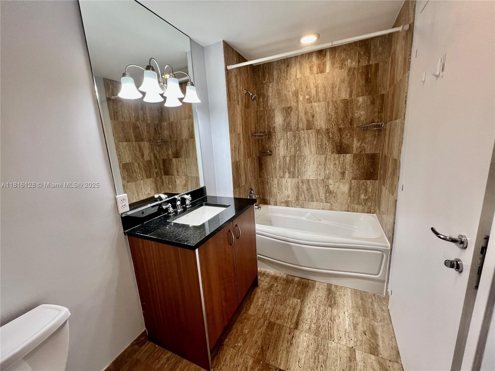 300 S Biscayne Blvd #2705, Miami FL 33131