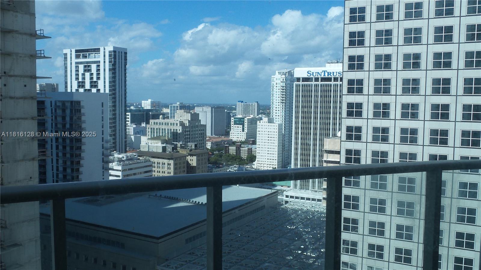 300 S Biscayne Blvd #2705, Miami FL 33131