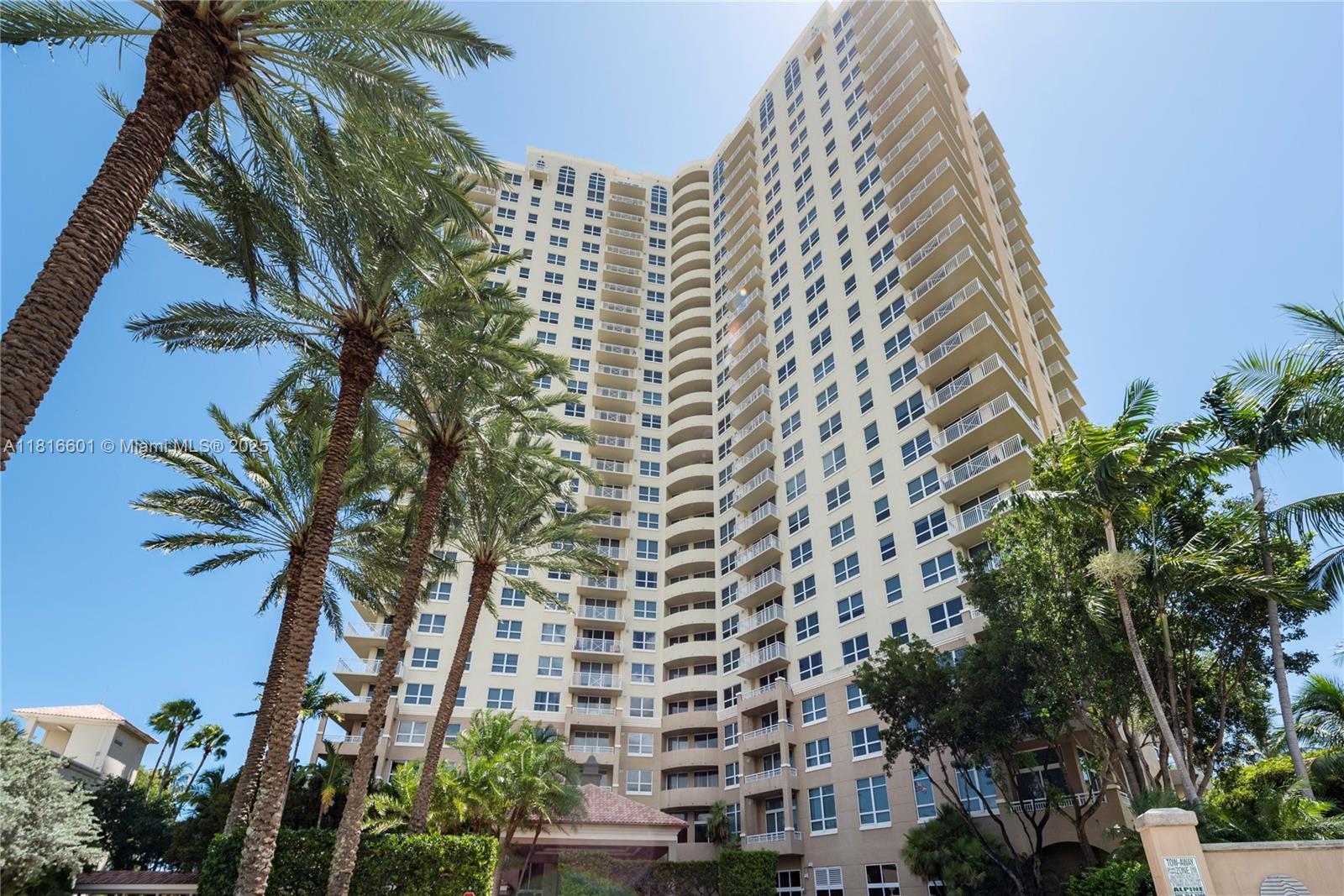19501 W Country Club Dr #2210, Aventura FL 33180