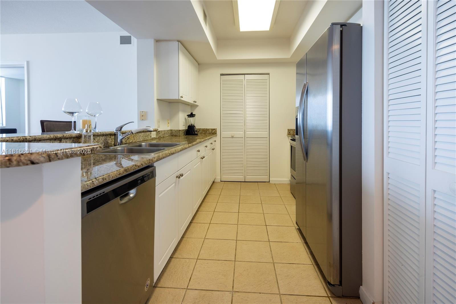19501 W Country Club Dr #2210, Aventura FL 33180