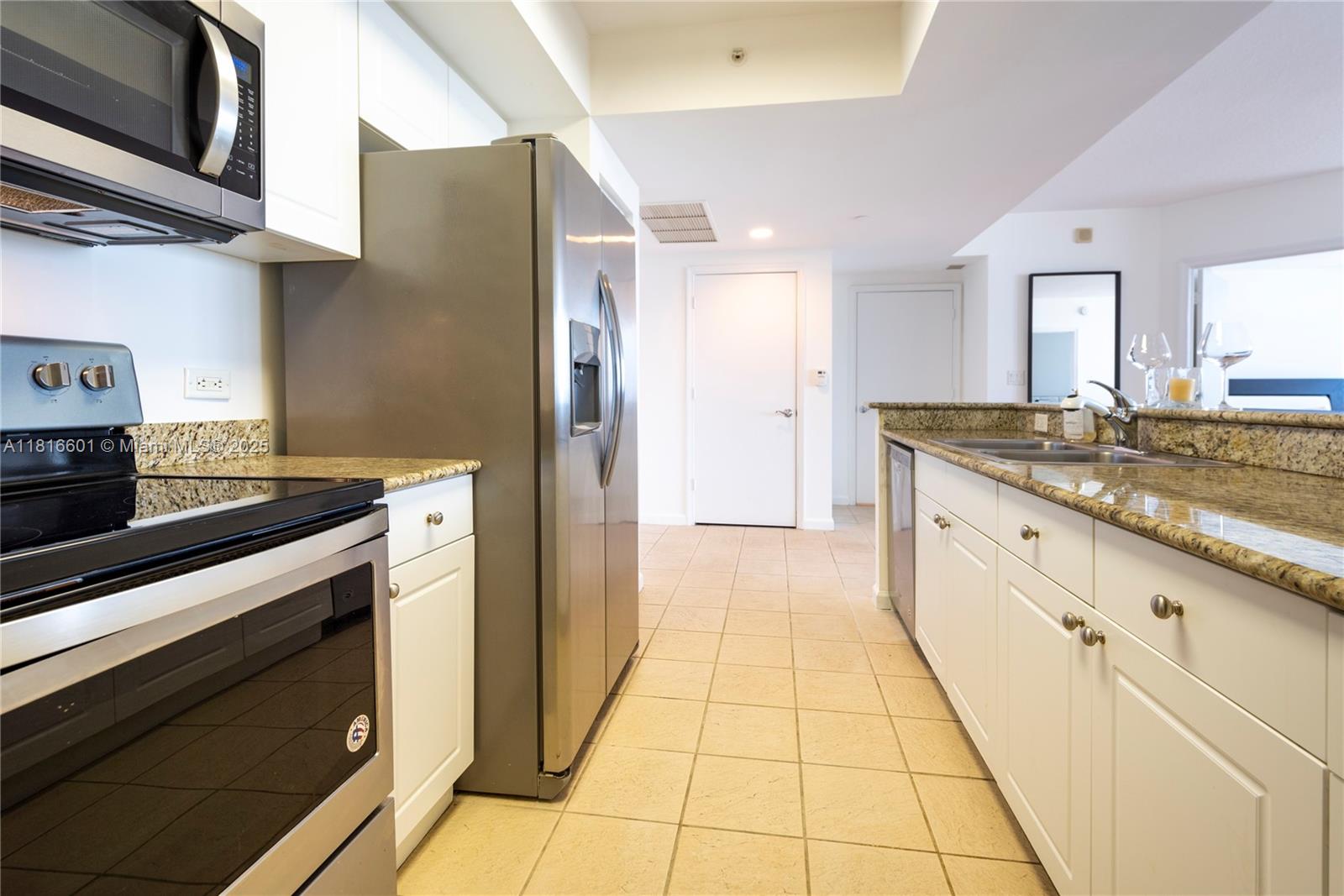 19501 W Country Club Dr #2210, Aventura FL 33180