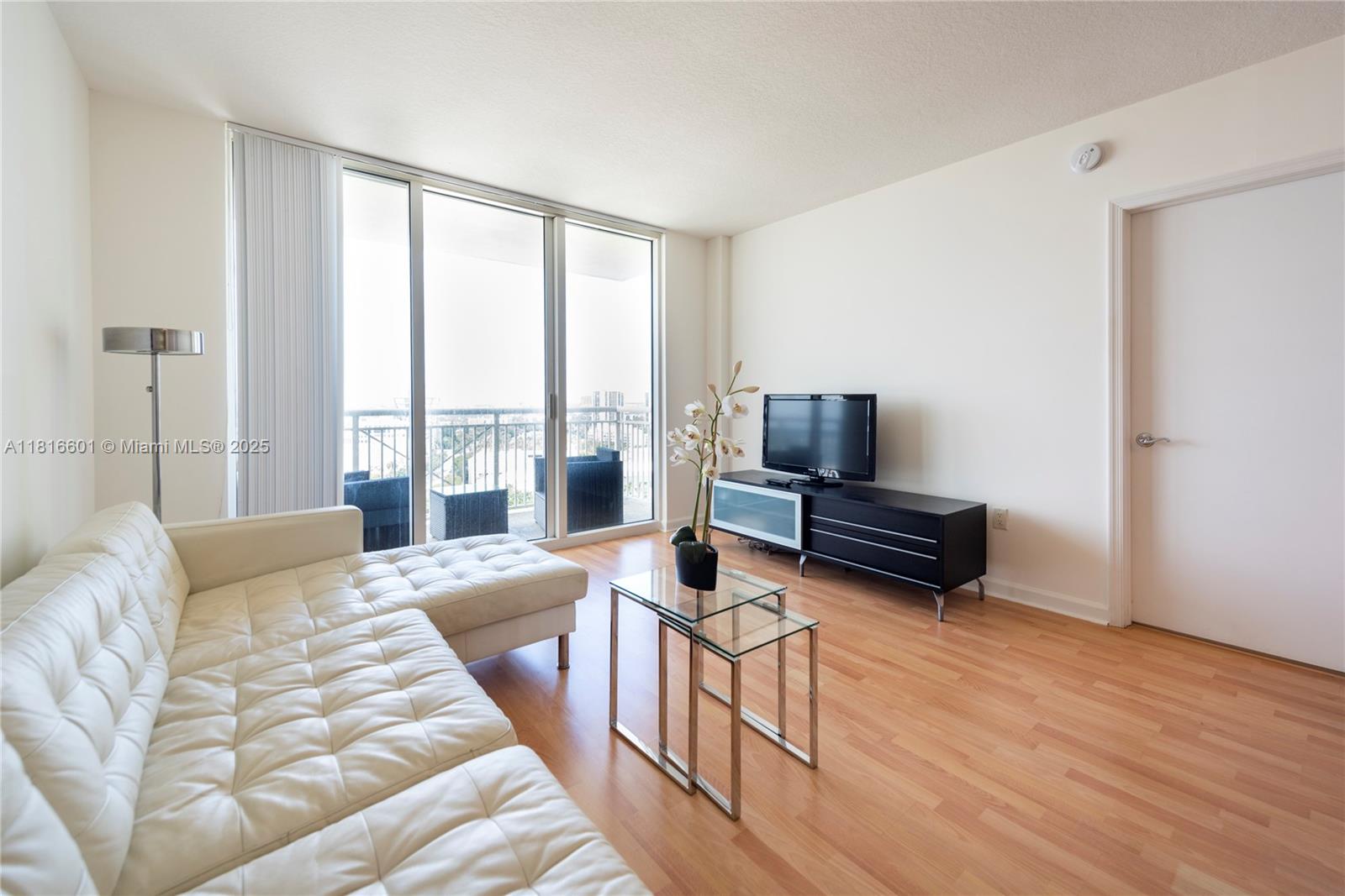 19501 W Country Club Dr #2210, Aventura FL 33180