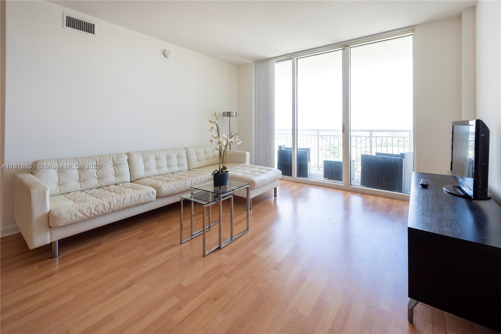 19501 W Country Club Dr #2210, Aventura FL 33180