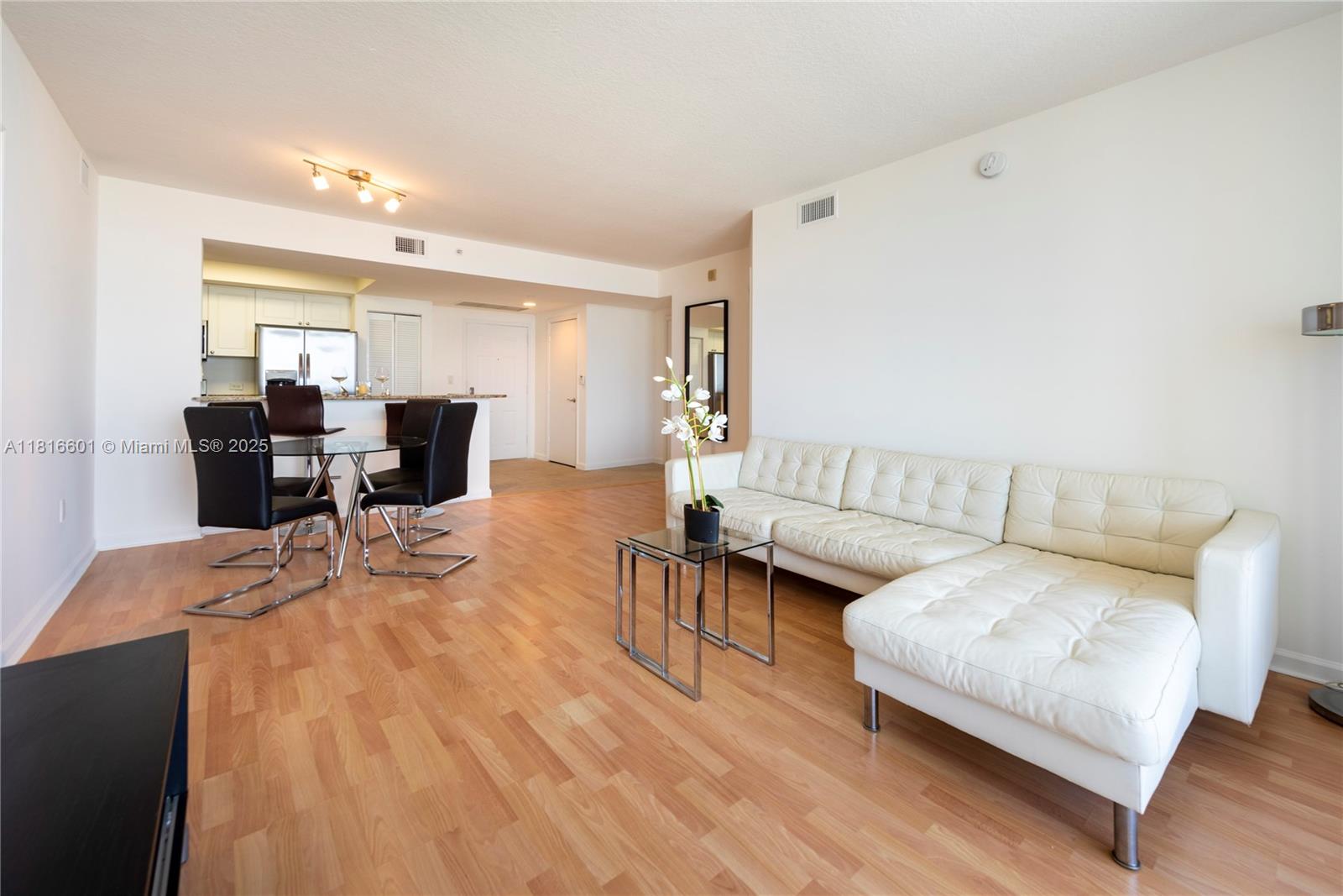19501 W Country Club Dr #2210, Aventura FL 33180