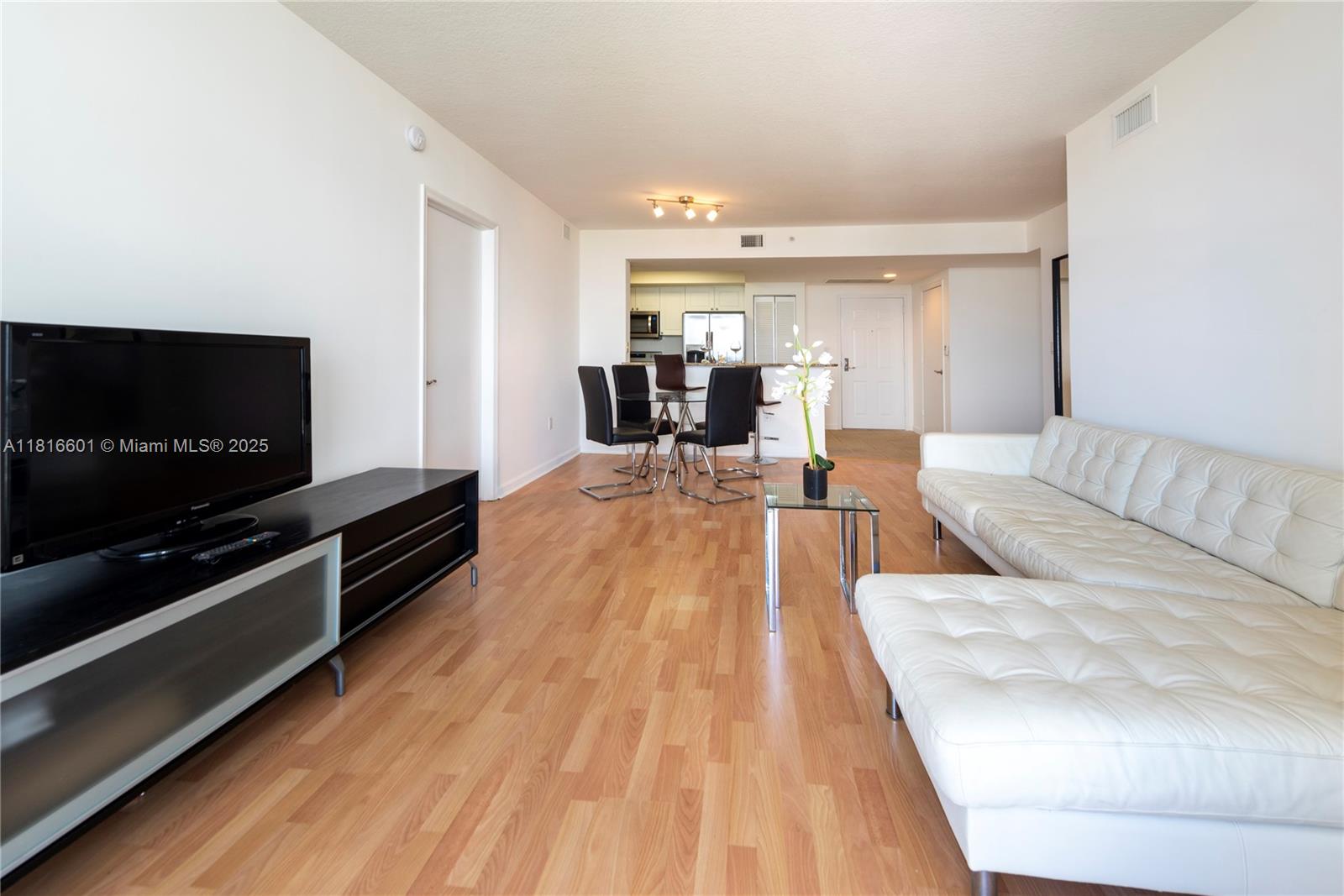 19501 W Country Club Dr #2210, Aventura FL 33180