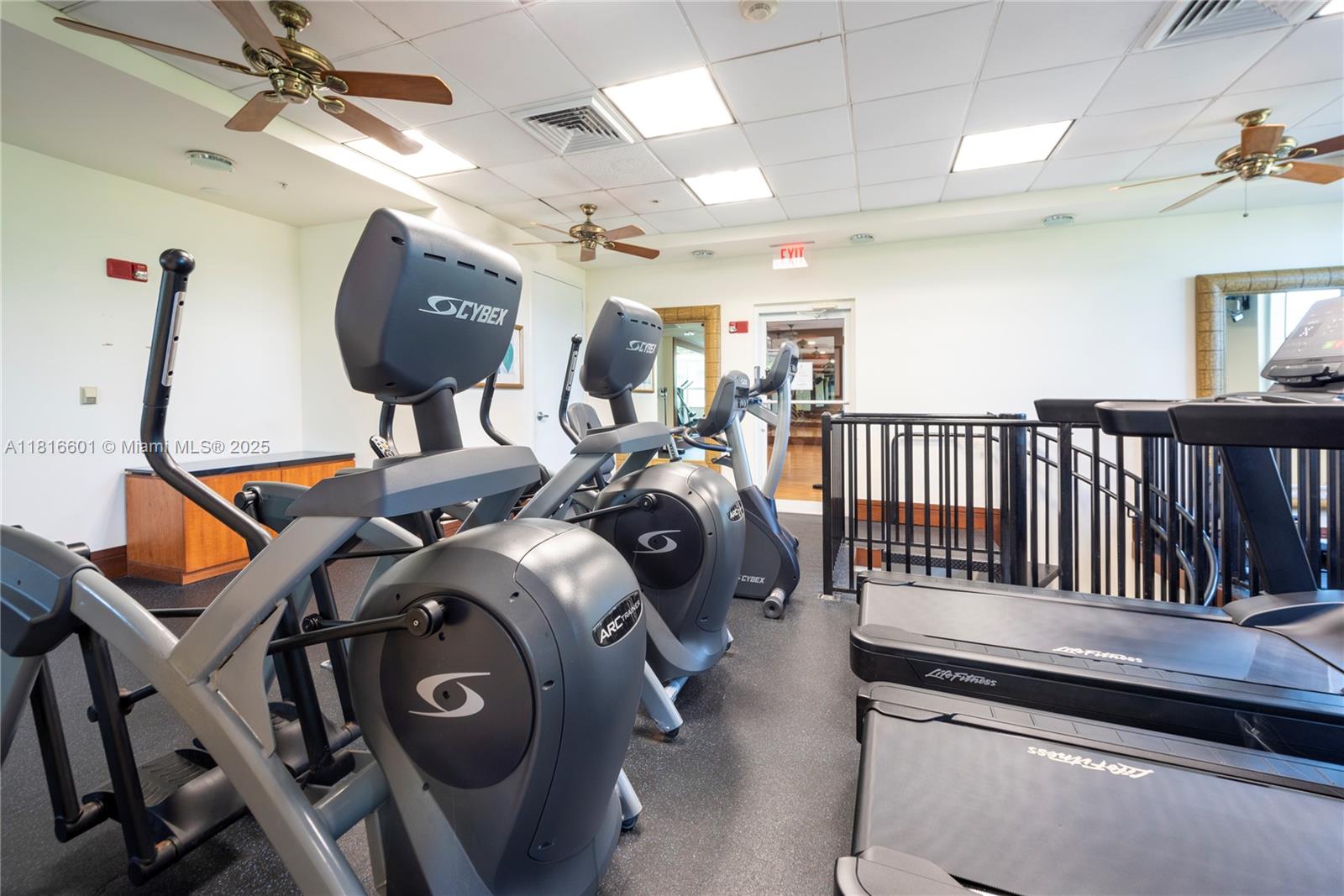 19501 W Country Club Dr #2210, Aventura FL 33180