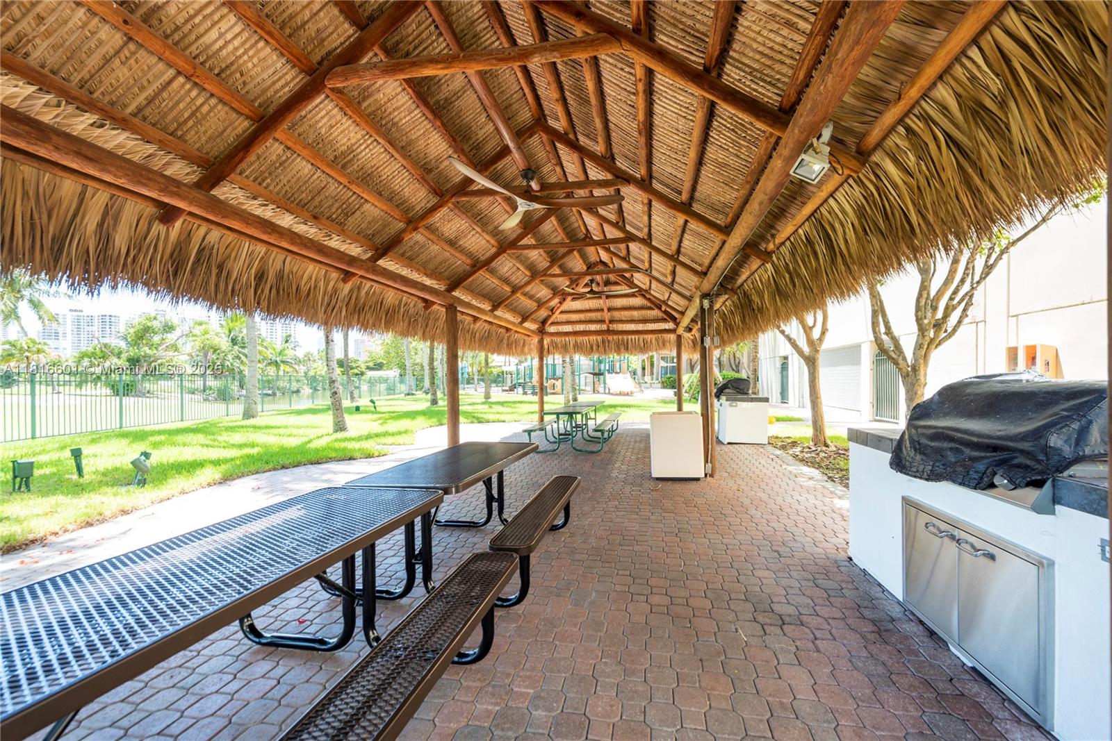 19501 W Country Club Dr #2210, Aventura FL 33180