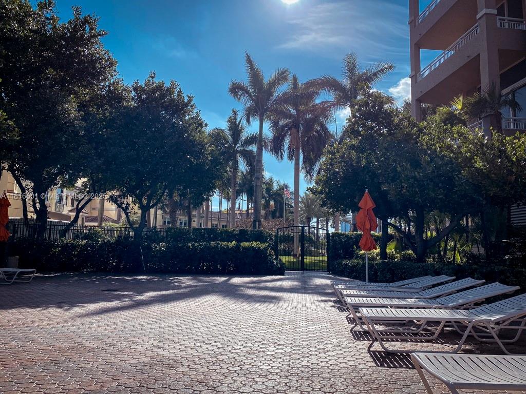 19501 W Country Club Dr #2210, Aventura FL 33180
