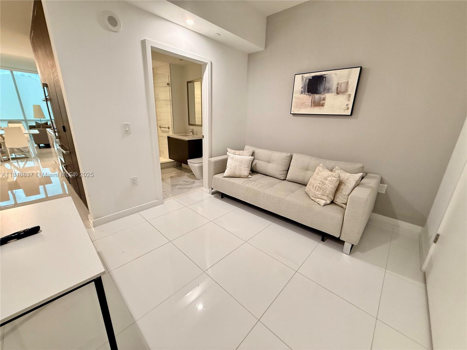 851 NE 1st Ave #1108, Miami FL 33132