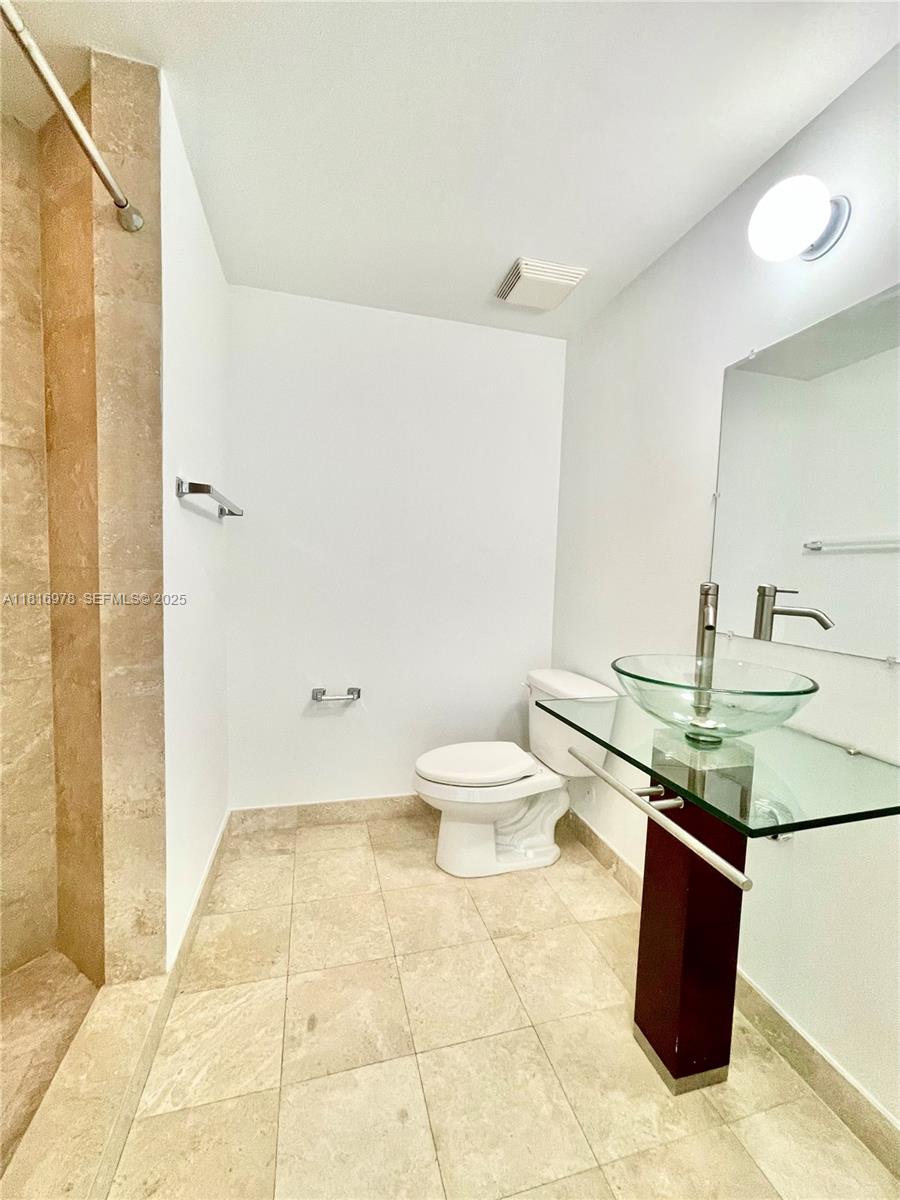 350 S Miami Ave #1103, Miami FL 33130