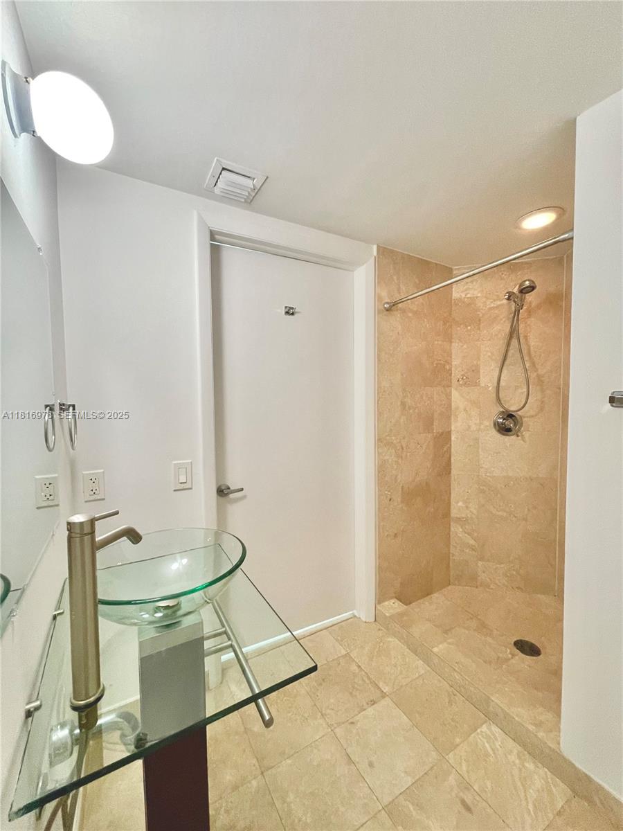 350 S Miami Ave #1103, Miami FL 33130