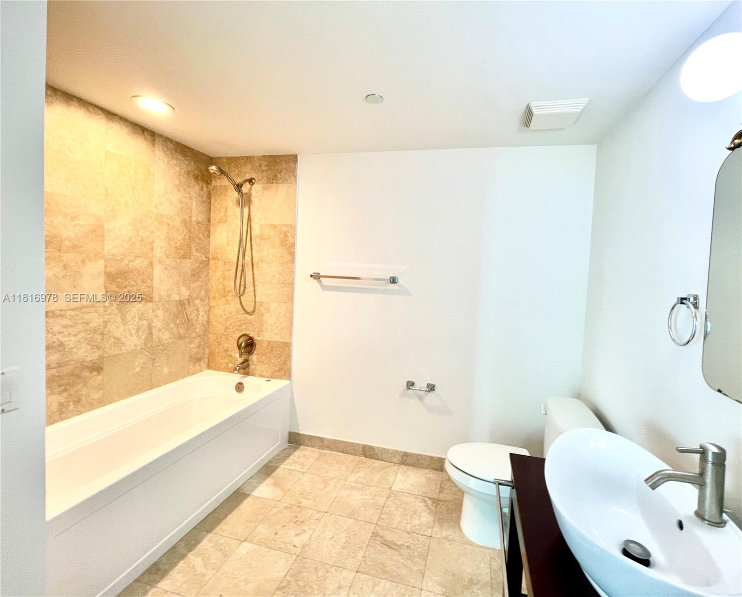 350 S Miami Ave #1103, Miami FL 33130