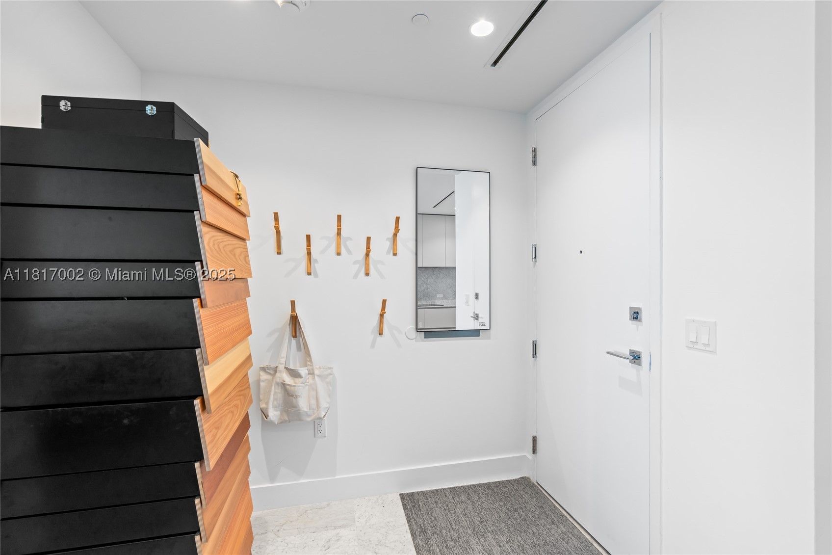 5775 Collins Ave #1602, Miami Beach FL 33140