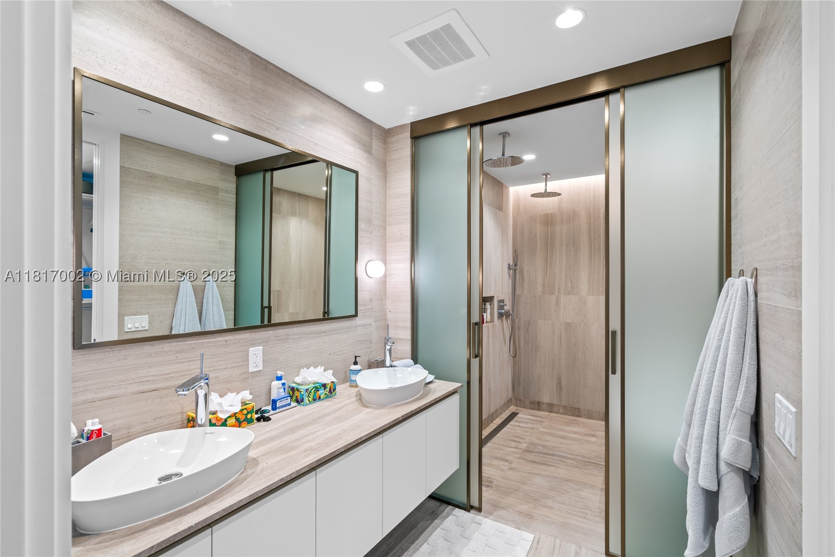 5775 Collins Ave #1602, Miami Beach FL 33140