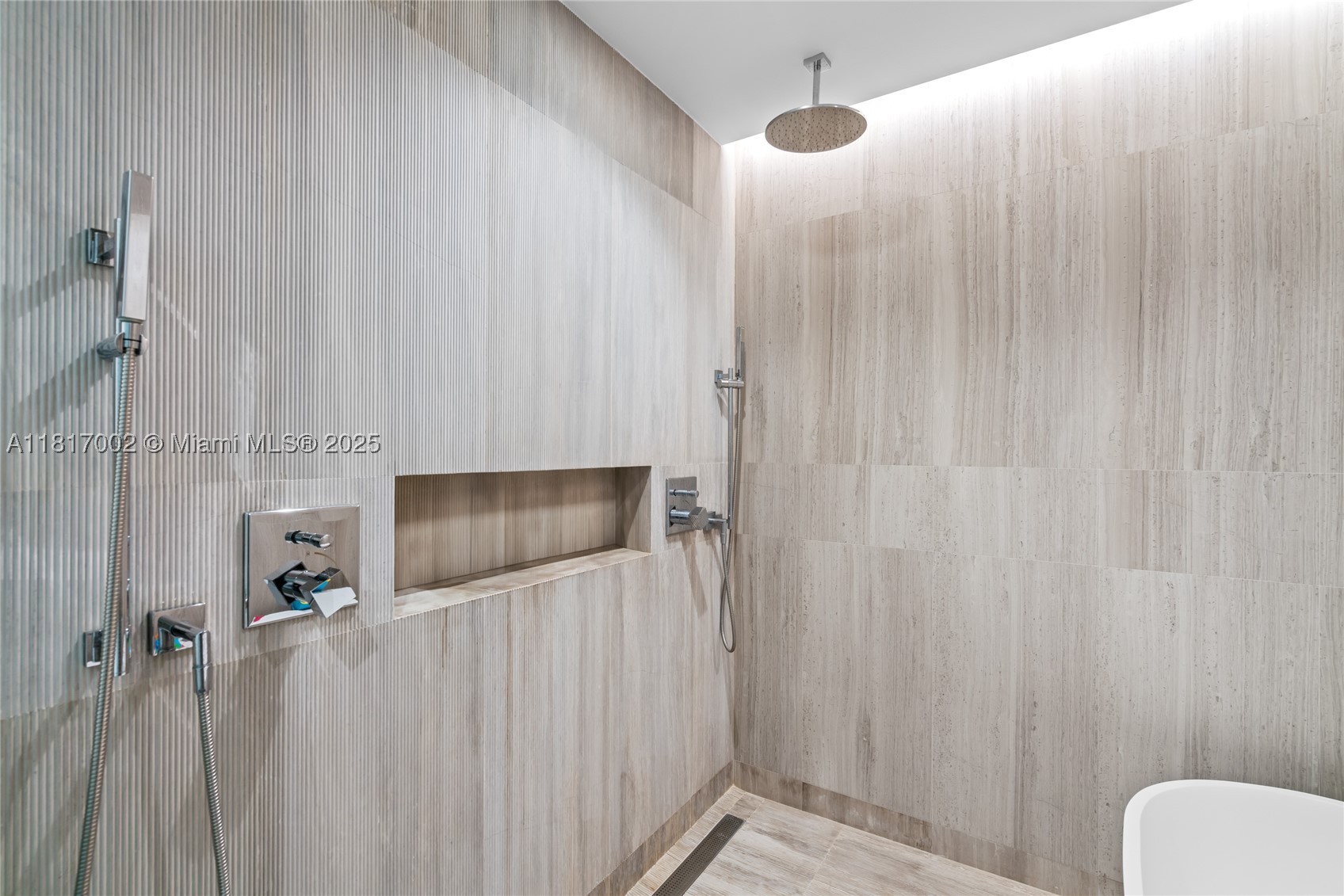 5775 Collins Ave #1602, Miami Beach FL 33140