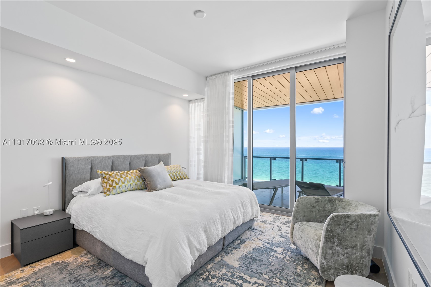 5775 Collins Ave #1602, Miami Beach FL 33140