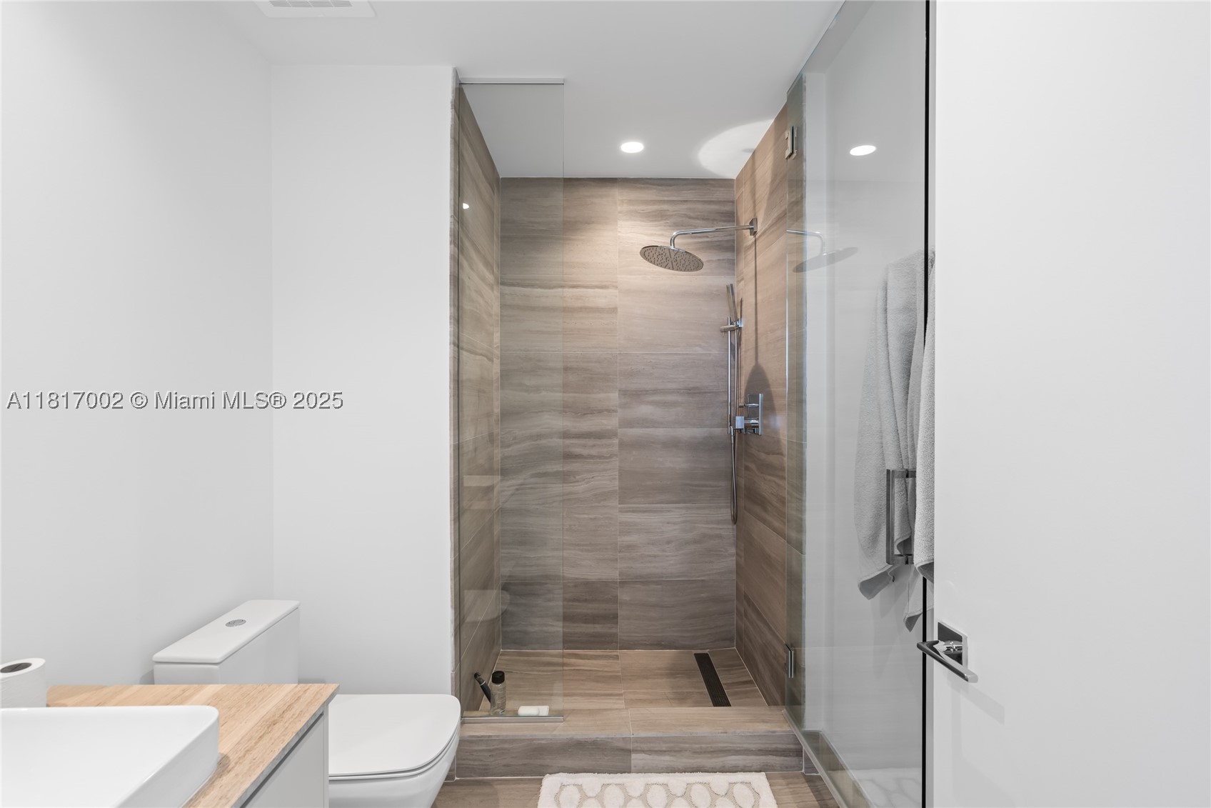 5775 Collins Ave #1602, Miami Beach FL 33140