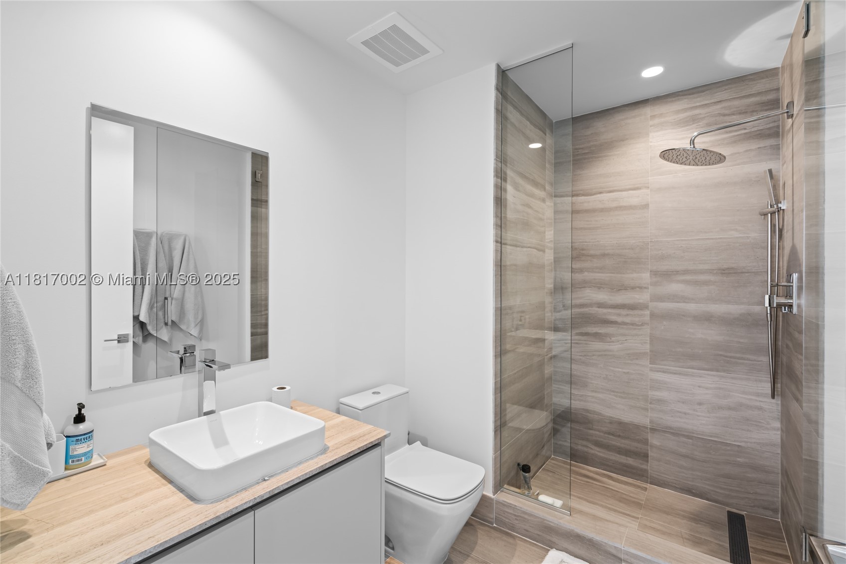 5775 Collins Ave #1602, Miami Beach FL 33140