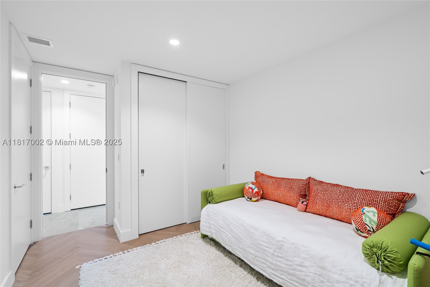 5775 Collins Ave #1602, Miami Beach FL 33140