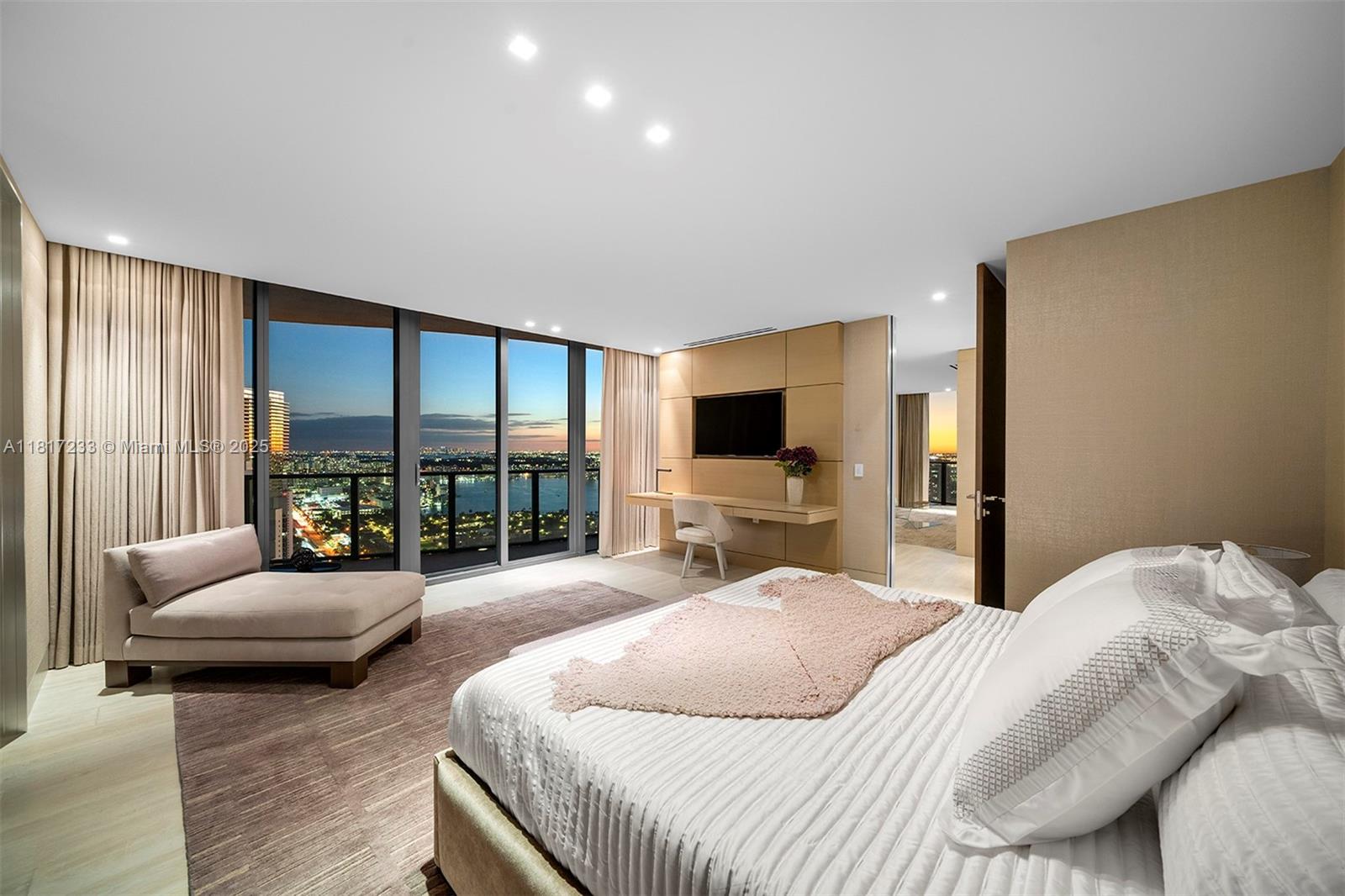 19575 Collins Ave #PH-43, Sunny Isles Beach FL 33160