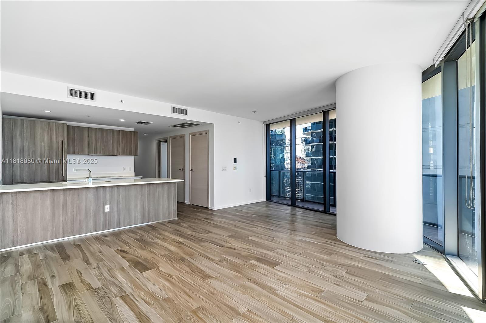 801 S Miami Ave #3704, Miami FL 33130